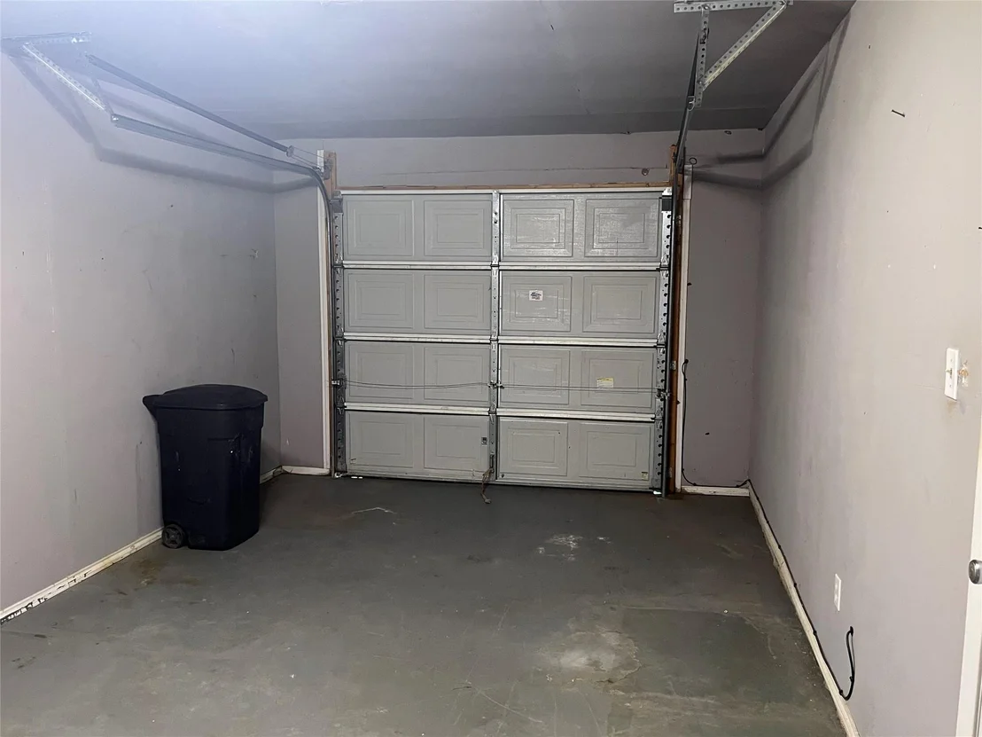 Photo of 4 Hollywood DR