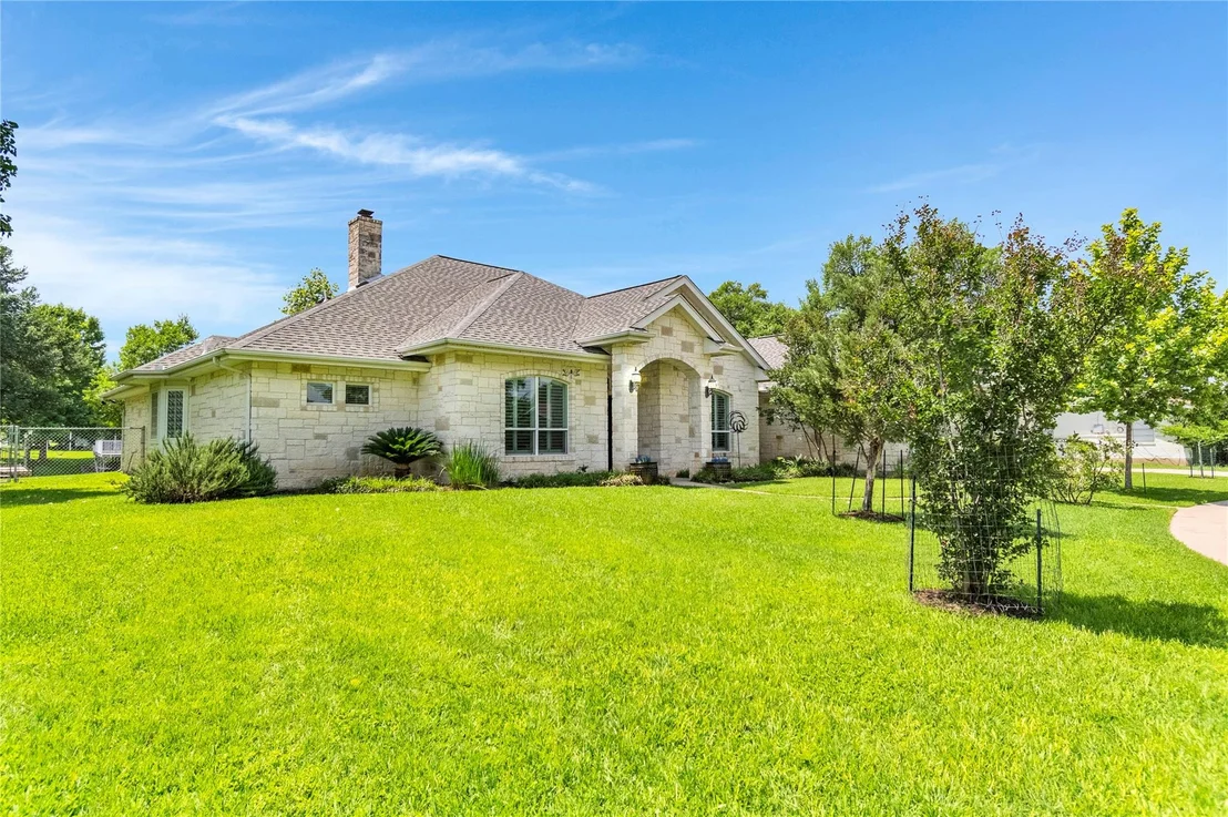 Photo of 307 E Pheasant RD