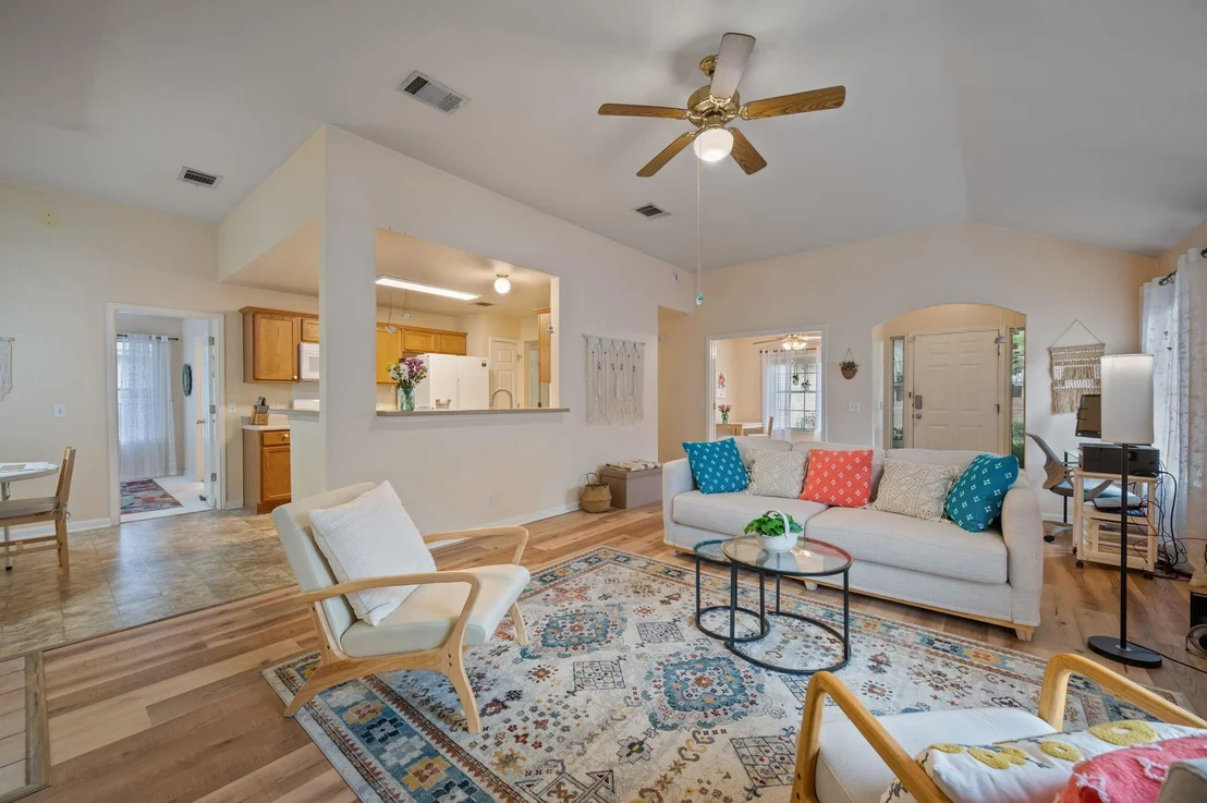 Photo of 450 Zebra DR