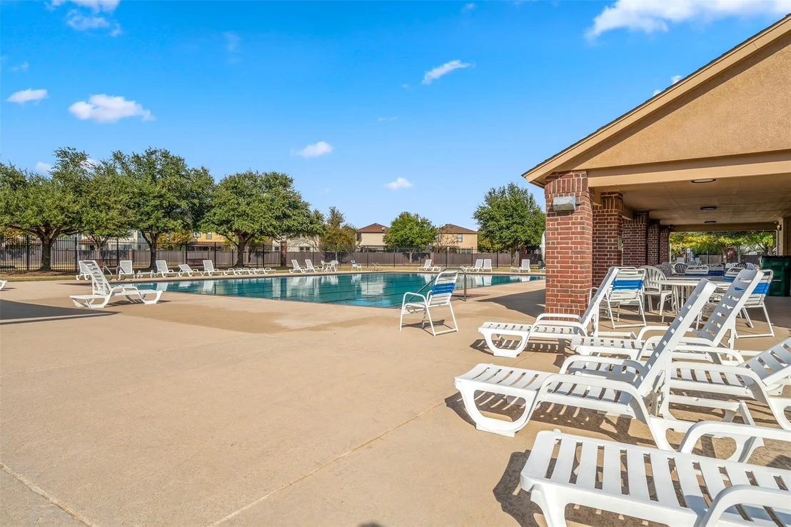 Photo of 910 Yellowstone DR