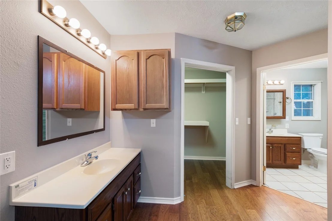 Photo of 1050 Oak Grove RD
