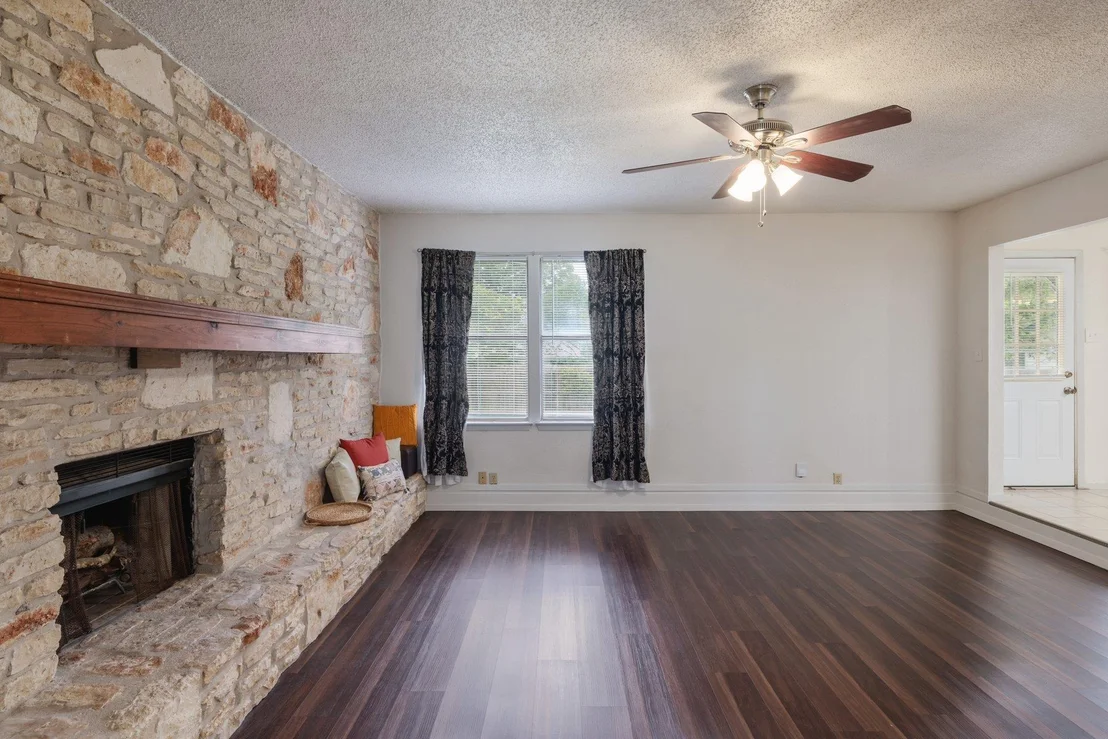 Photo of 405 Brookhollow DR
