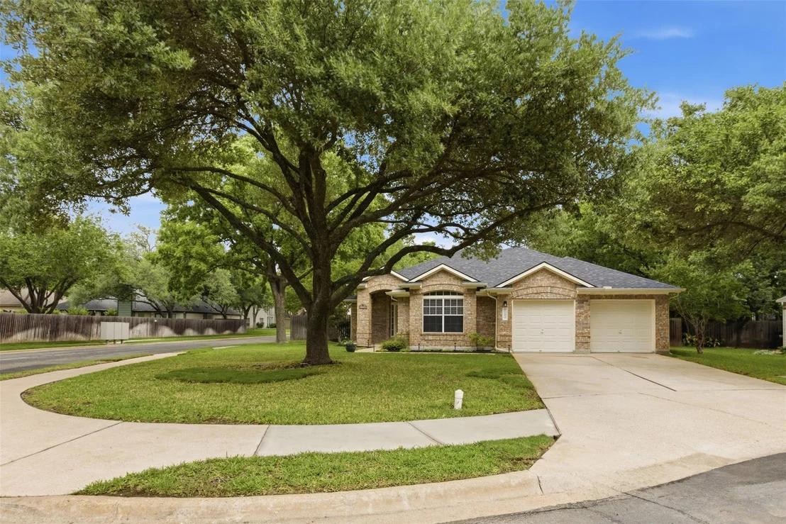 Photo of 2100 Red Oak CIR