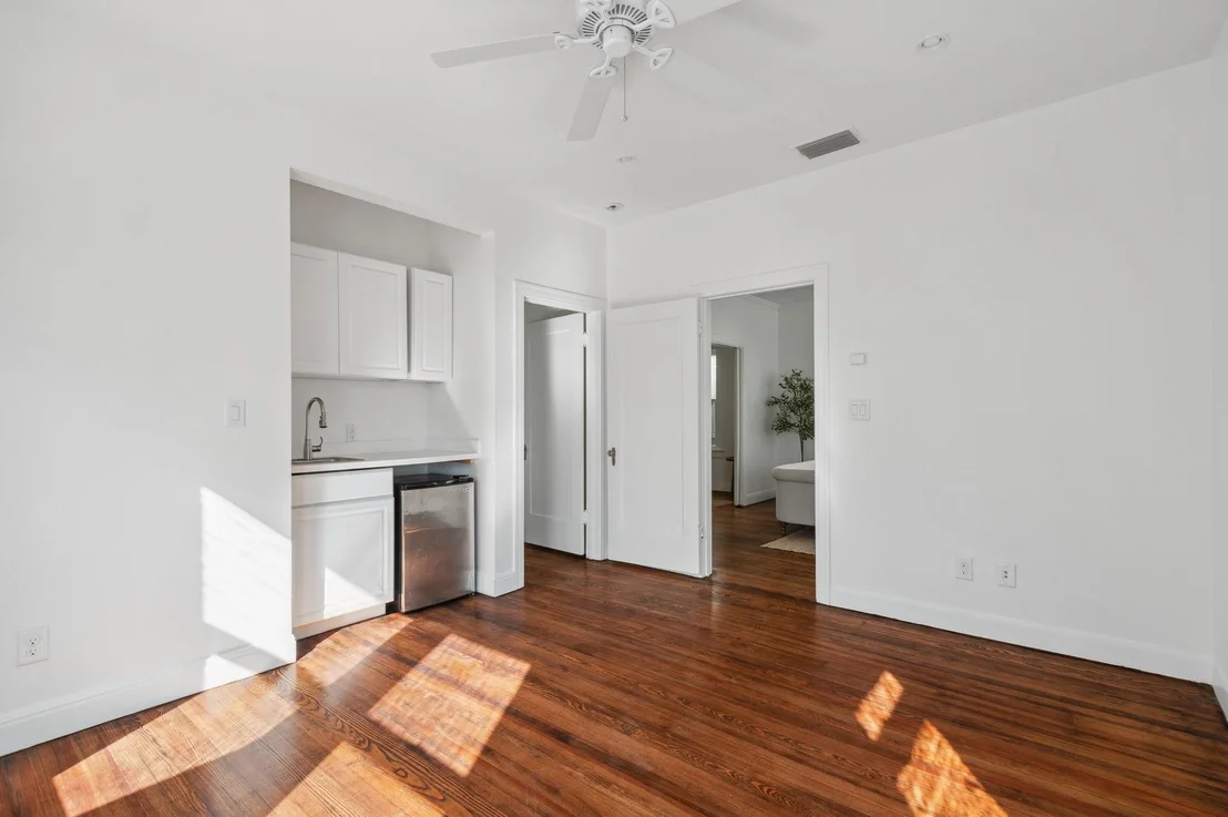Photo of 4008 Duval ST