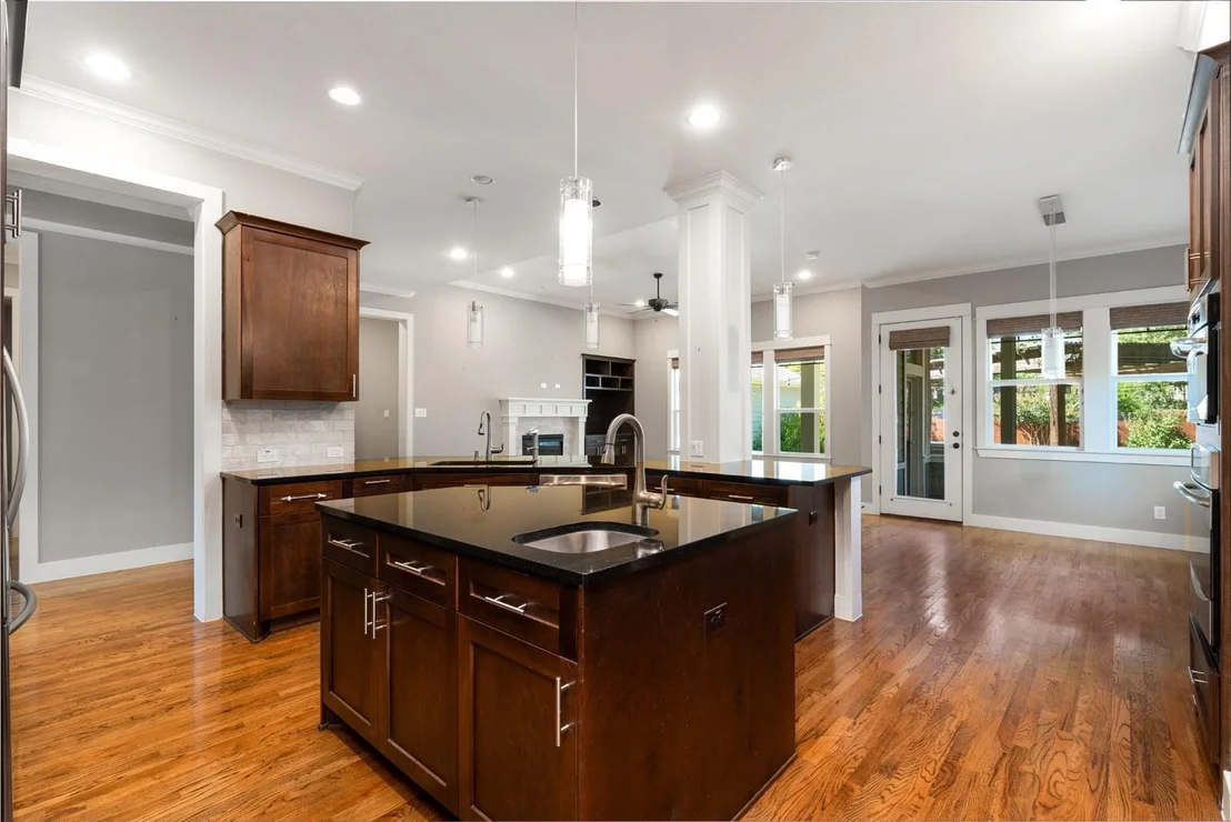 Photo of 2204 Lindell Ave