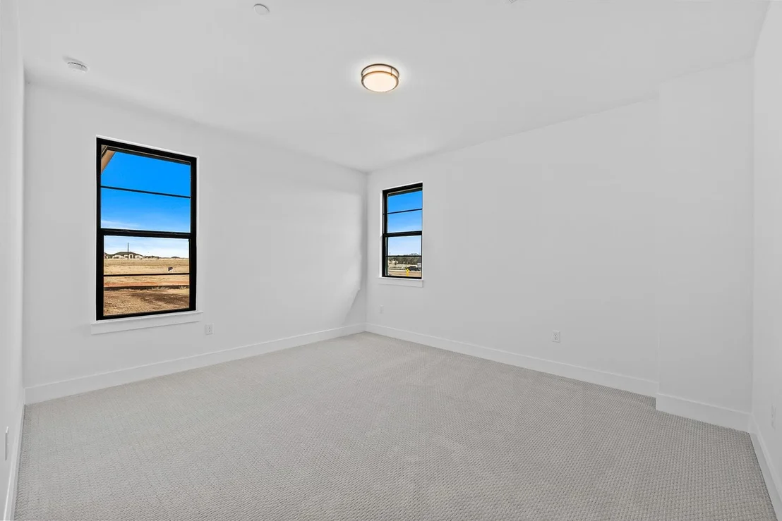 Photo of 2429 Lineage LN