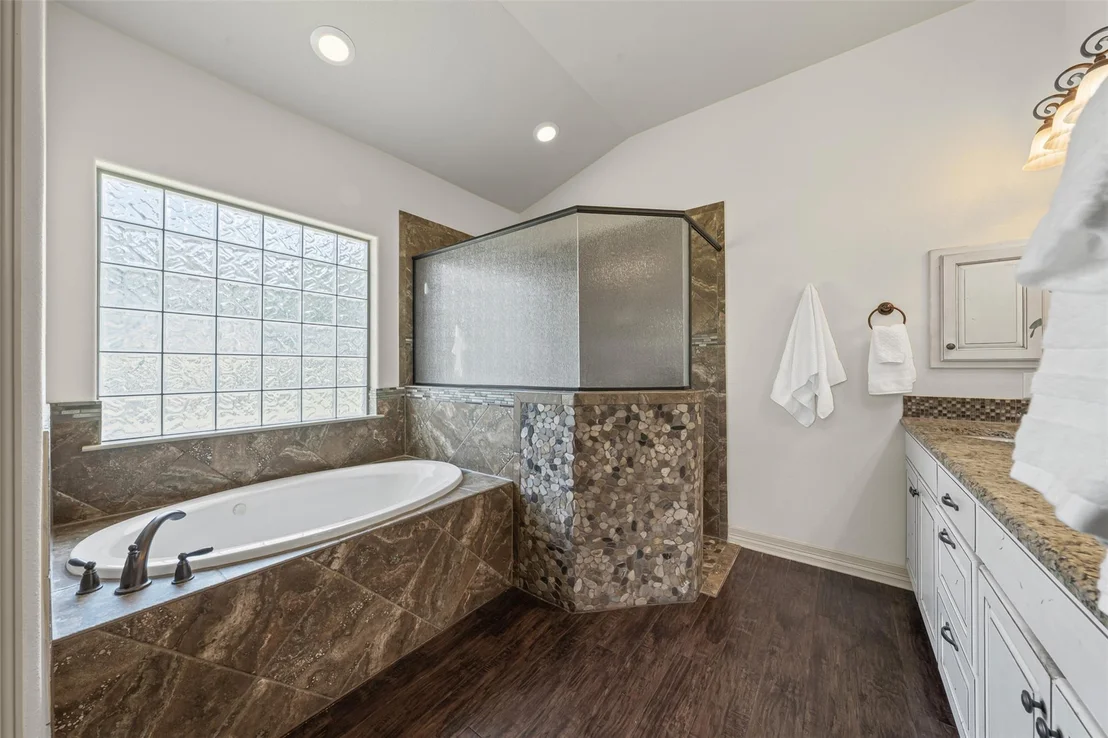 Photo of 102 Eagle Valley LN