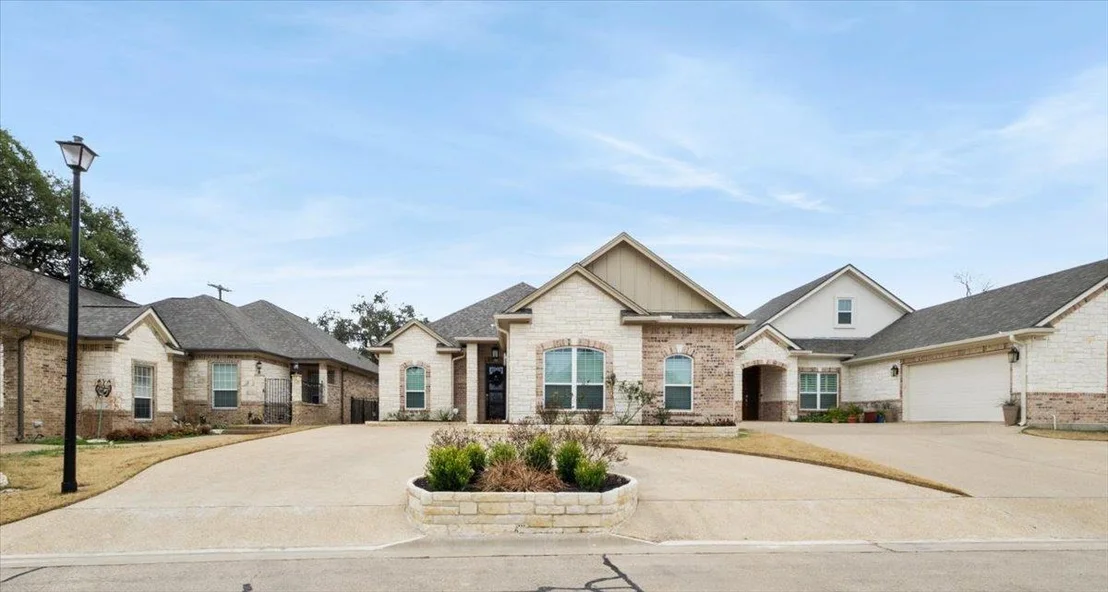 Photo of 3008 Legend Oaks BLVD