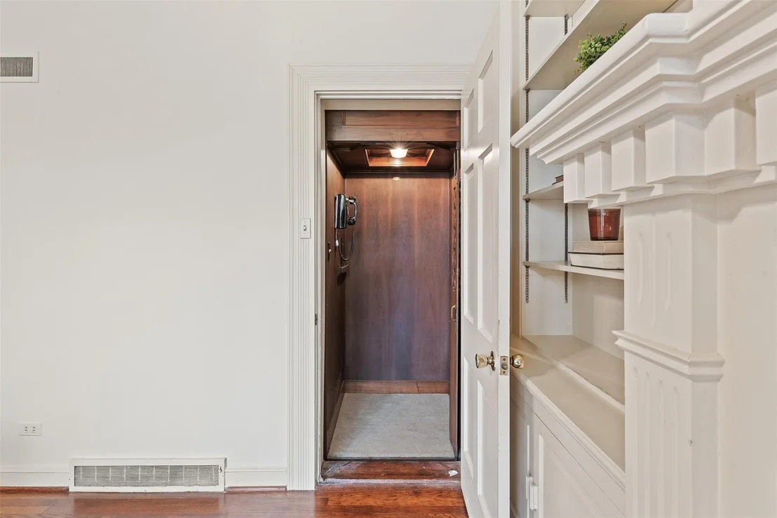 Photo of 516 W Nugent Ave