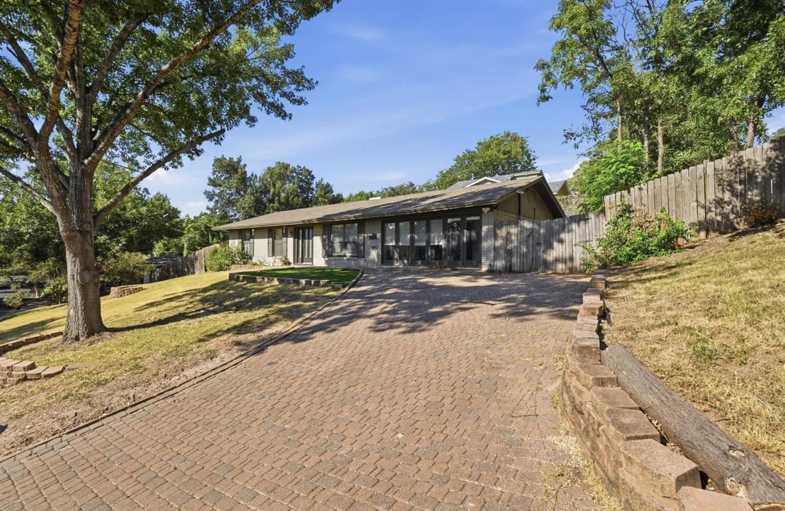 Photo of 2600 Oakhaven DR
