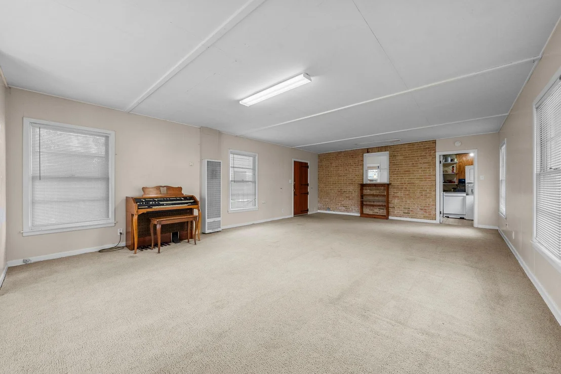 Photo of 3108 Robinson Ave