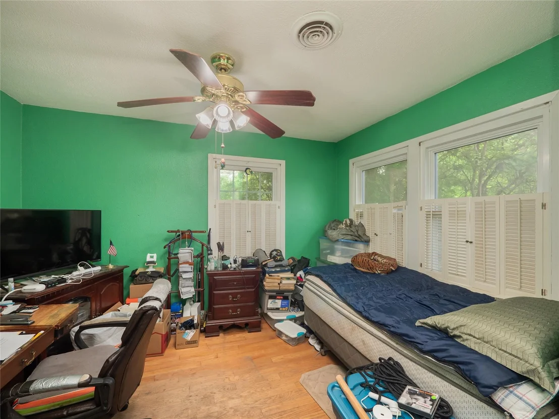 Photo of 700 Lewis DR