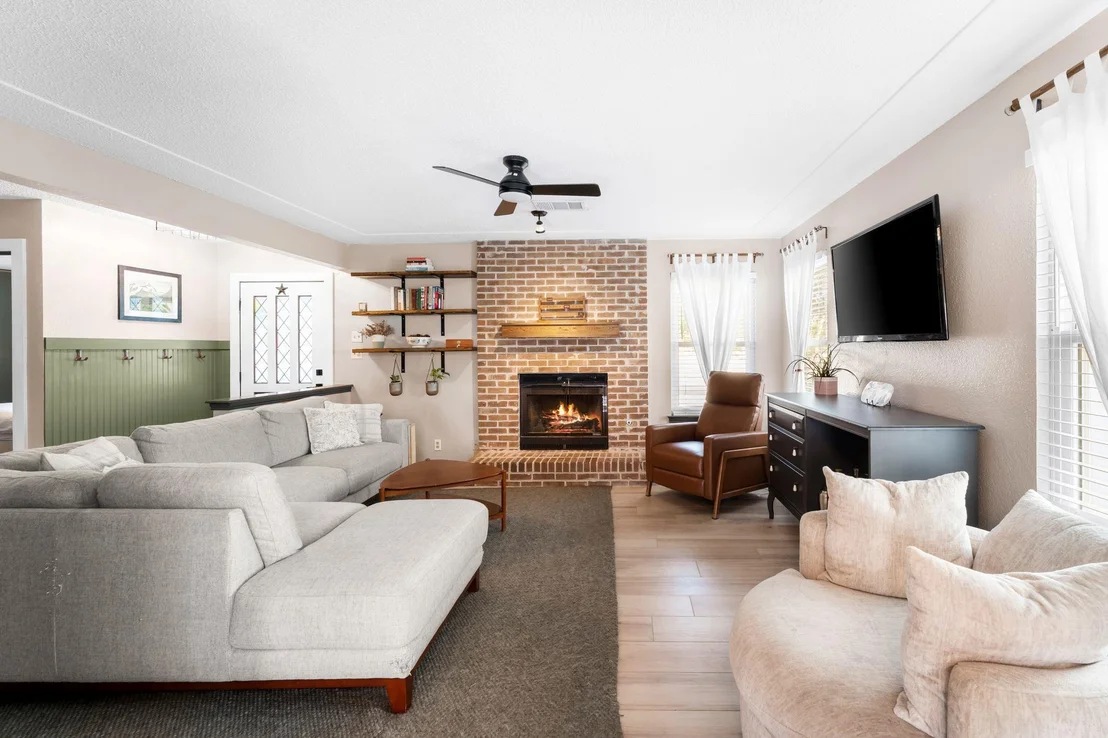 Photo of 1701 Greenlawn BLVD