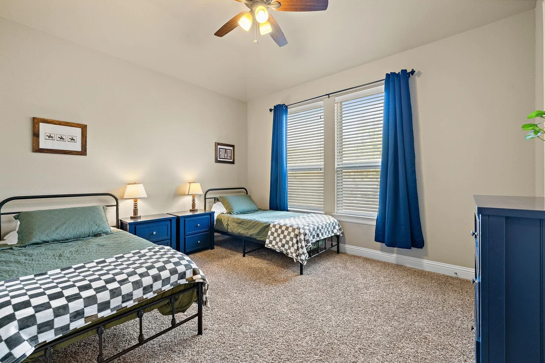 Photo of 1008 Jonathan CV