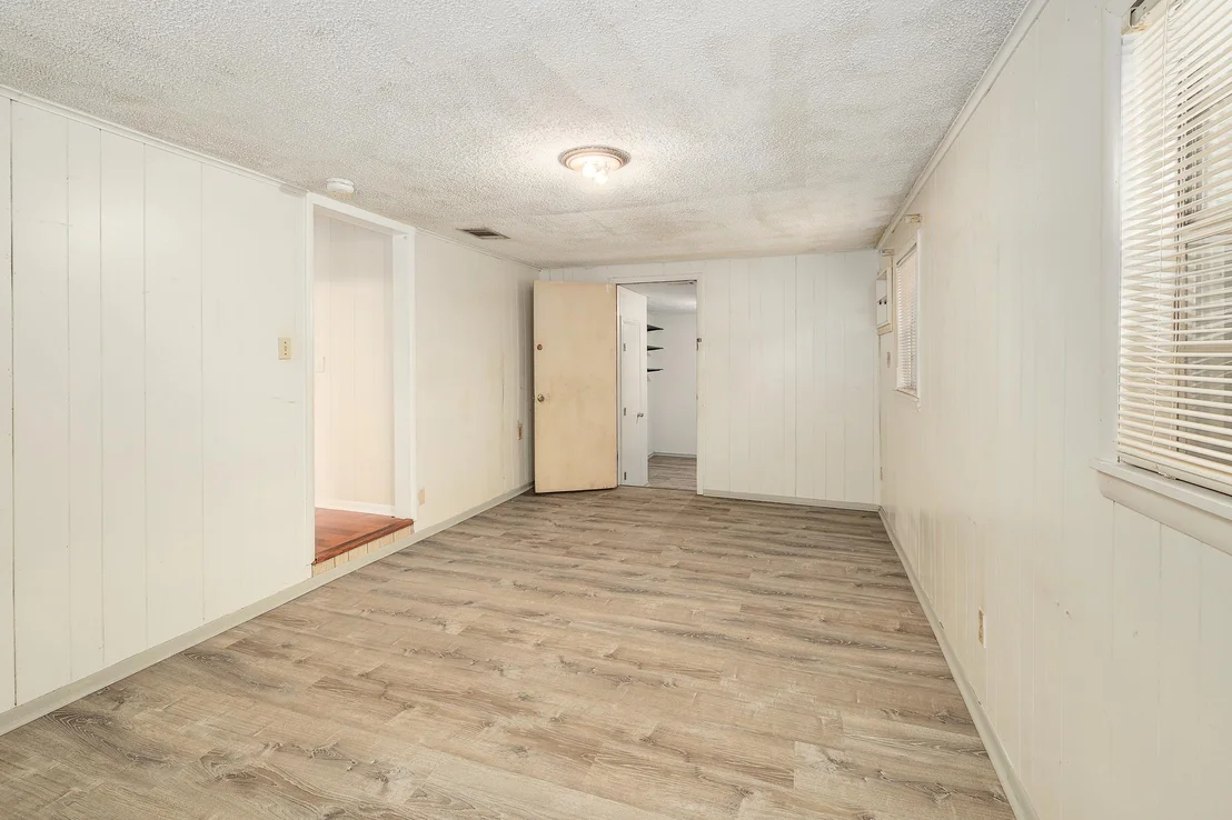 Photo of 4701 Leslie Ave