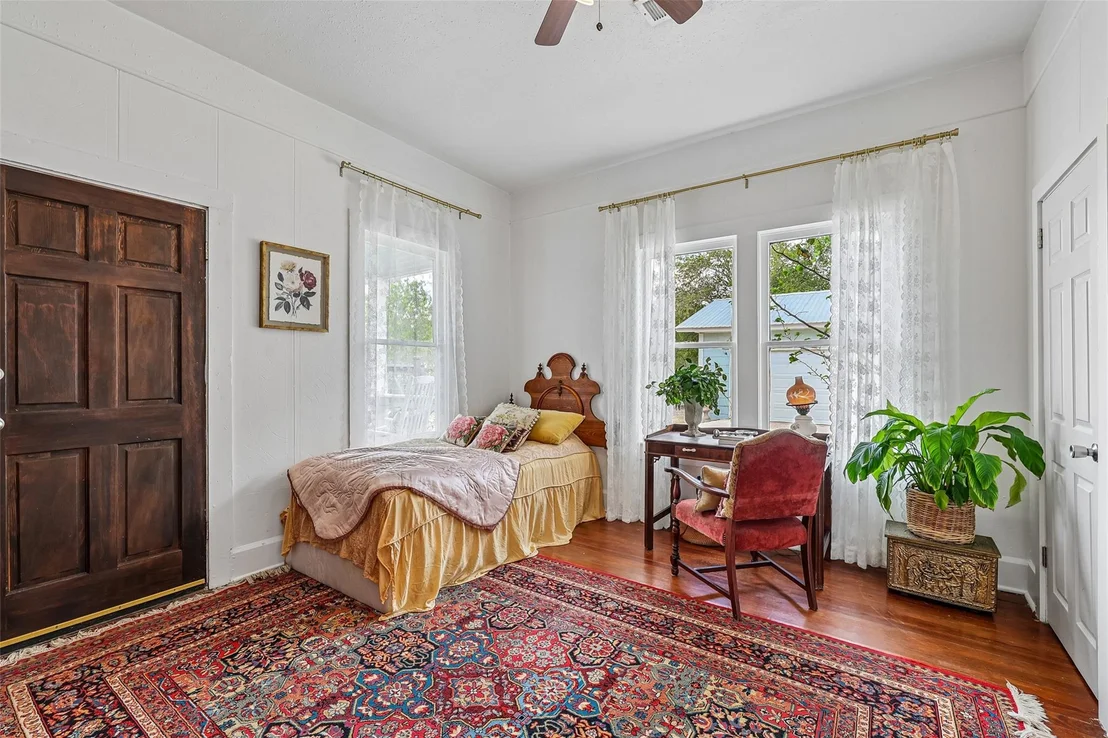 Photo of 372 Old Lockhart RD