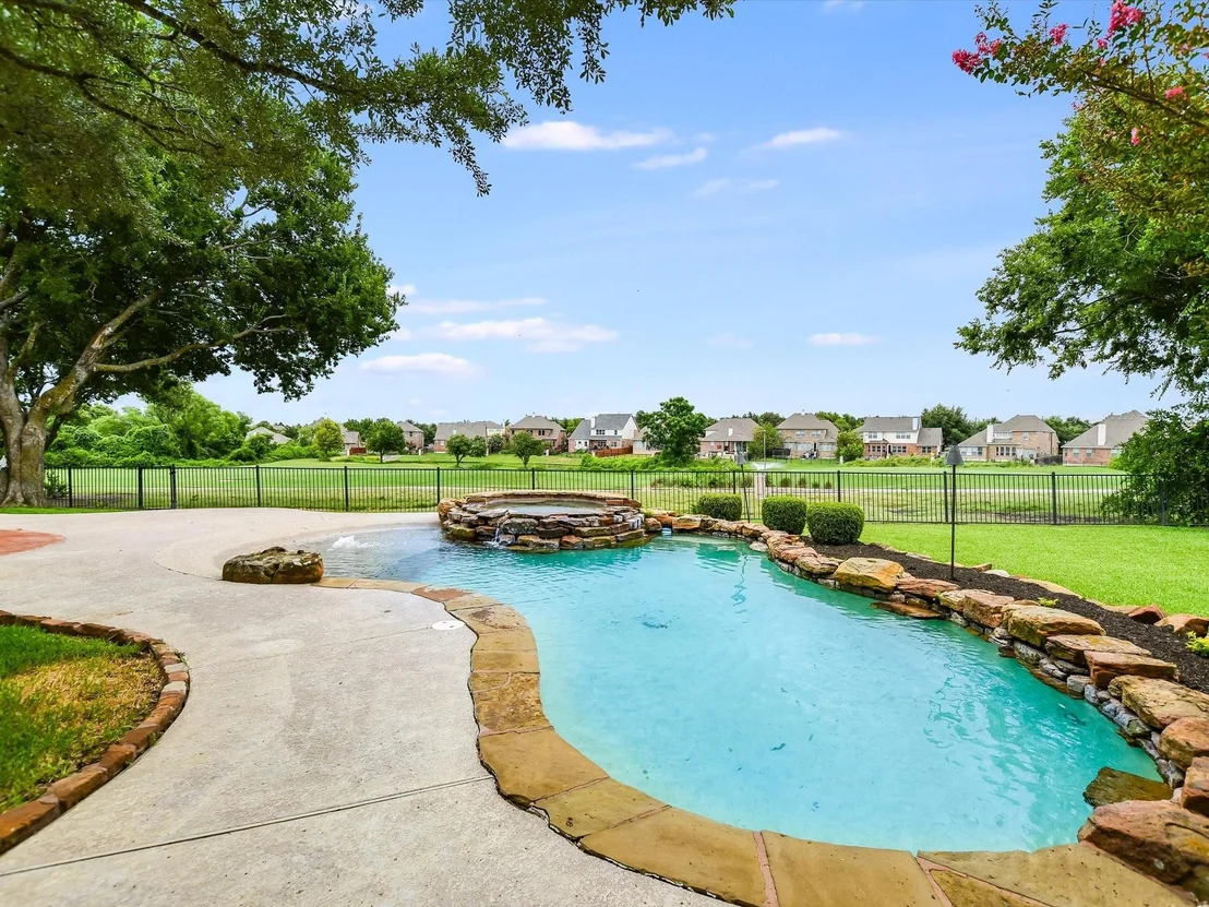 Photo of 2222 Hamlet CIR