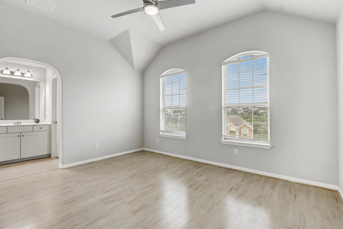 Photo of 7840 Aria LOOP