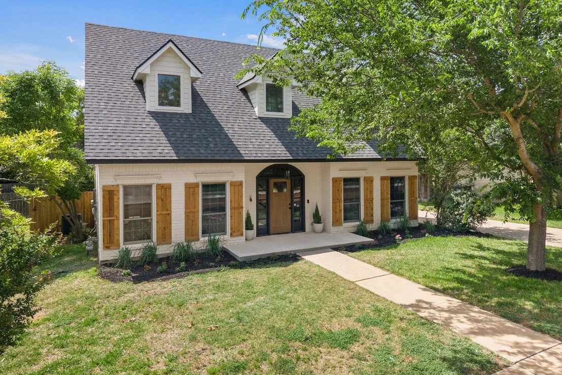 Photo of 1102 Twin Creek DR