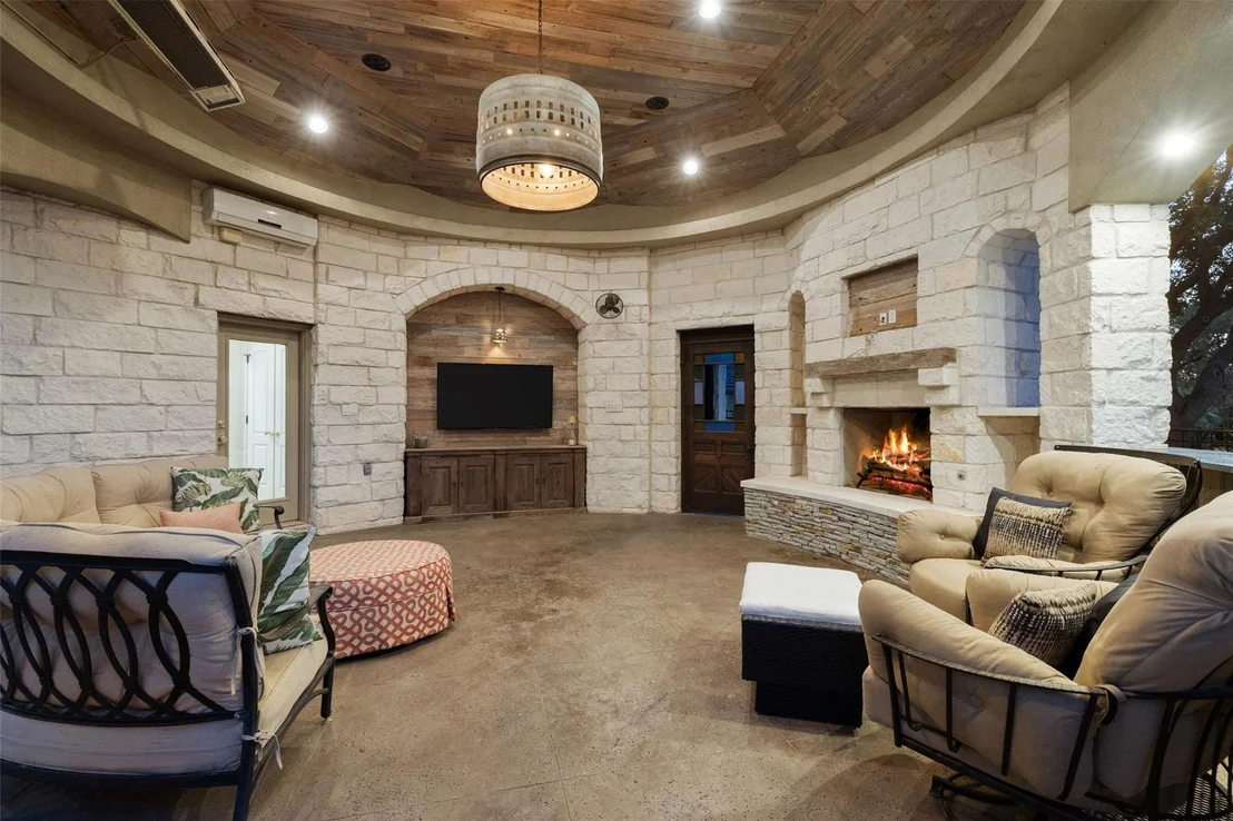 Photo of 11700 EAGLES GLEN DR