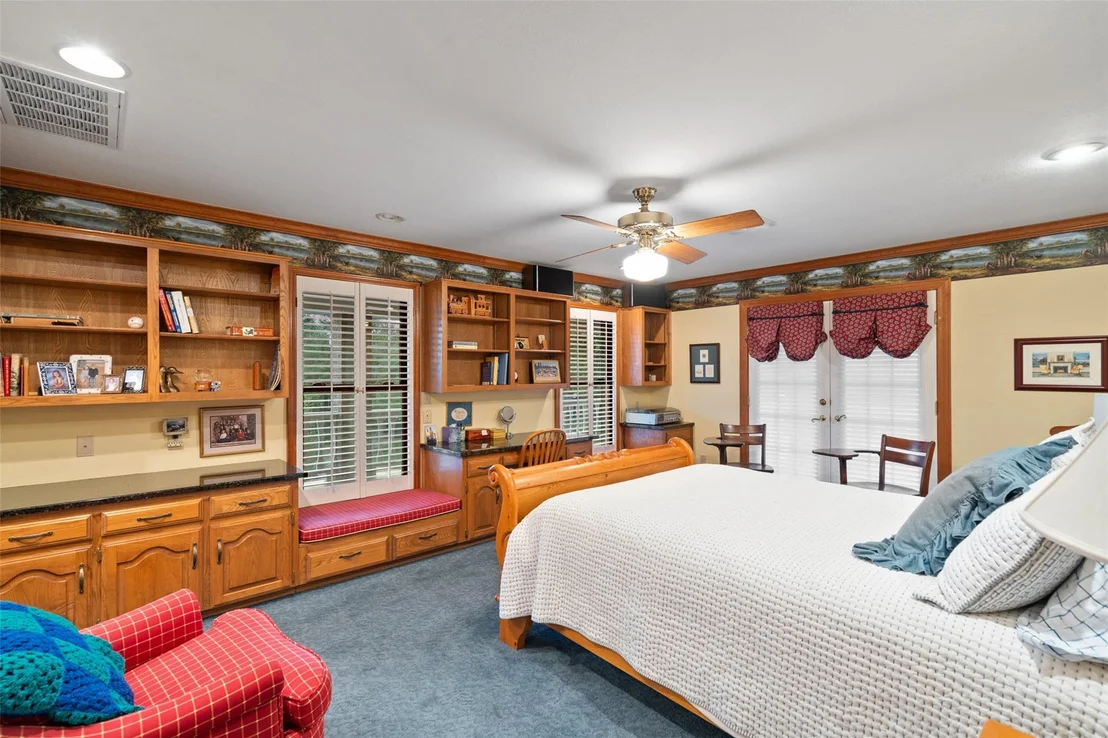 Photo of 12 Hedge LN