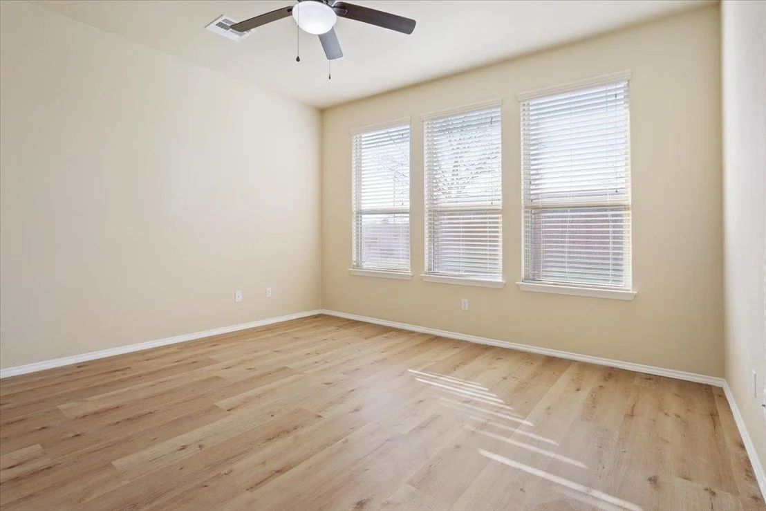 Photo of 1024 Chad LOOP