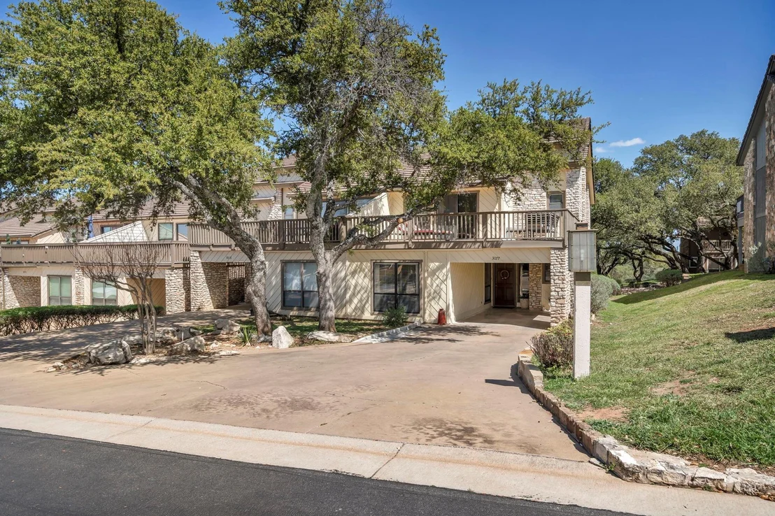 Photo of Unit 7 at 307 Crestview