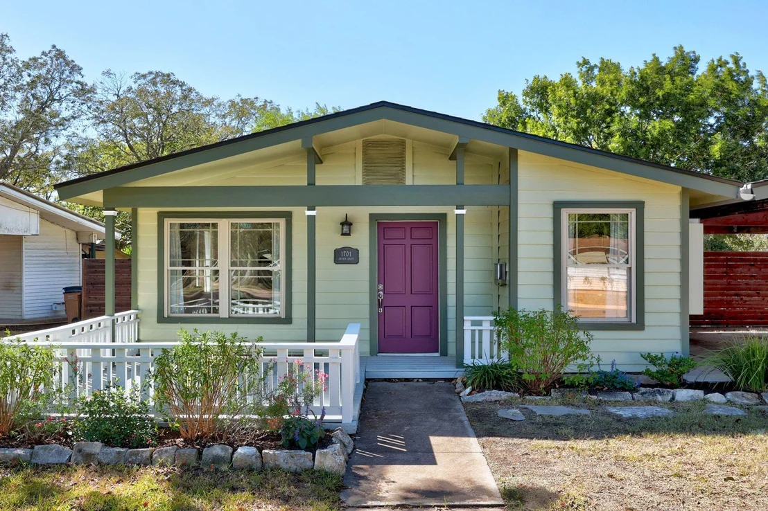 Photo of 1701 Crown DR