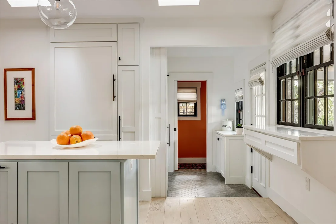 Photo of 1004 Gaston Ave