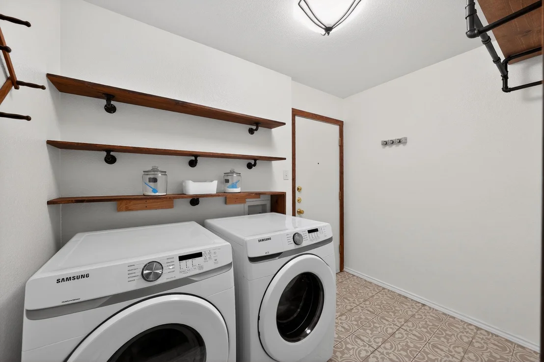 Photo of 748 Bills CIR