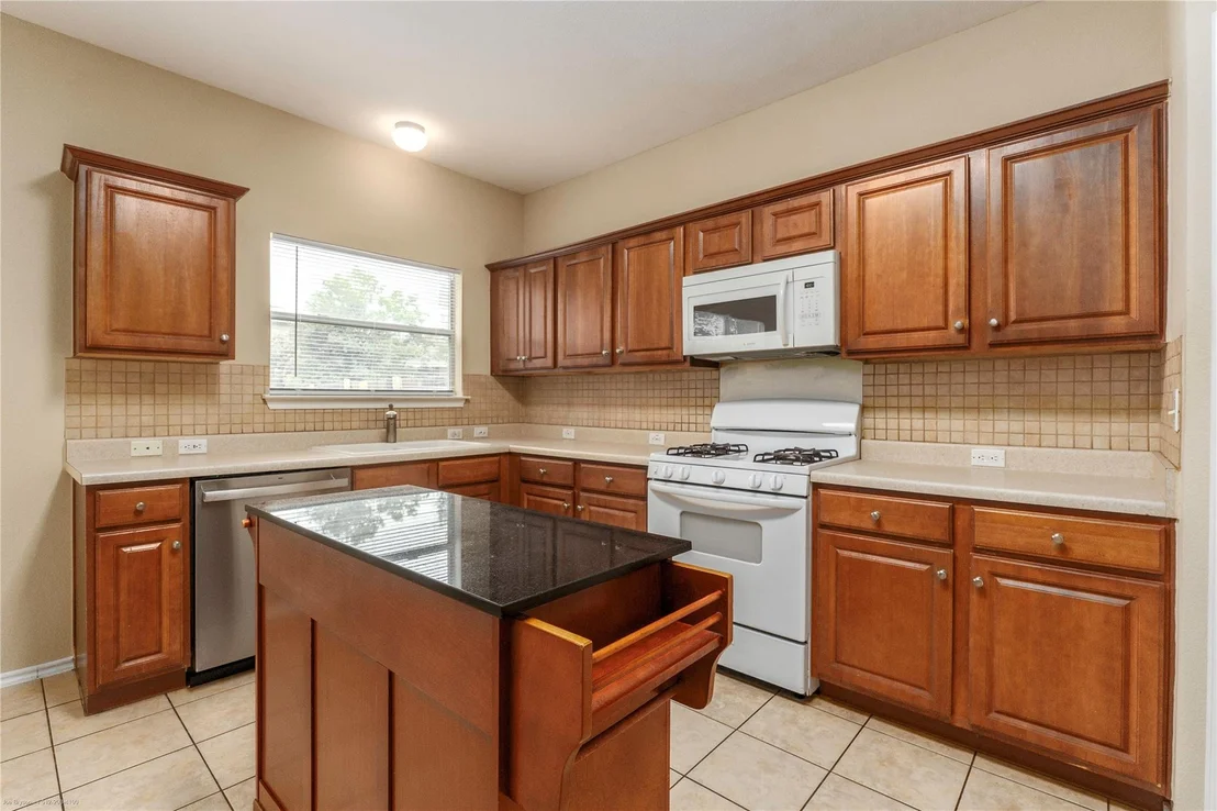 Photo of 103 Ashwood N
