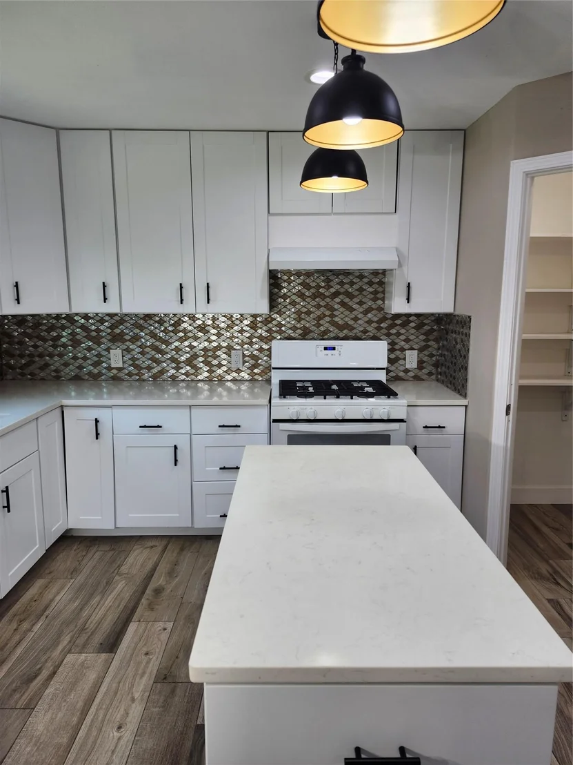 Photo of 209 W Victory Ave