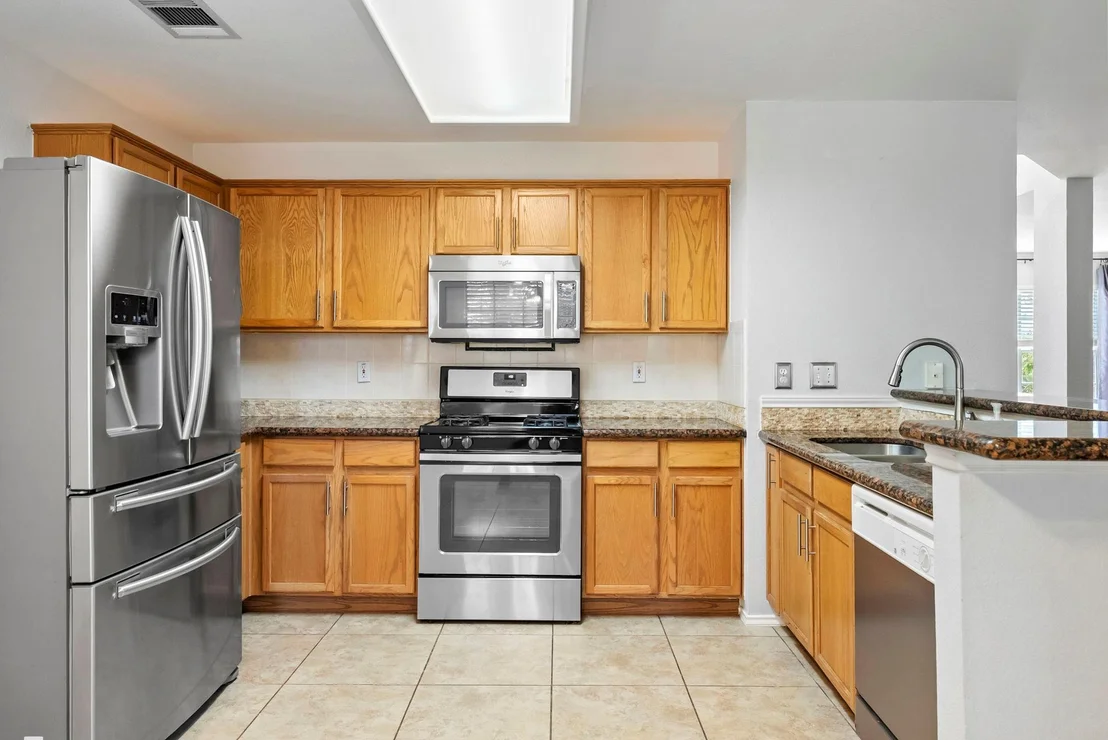 Photo of 2028 Desco DR