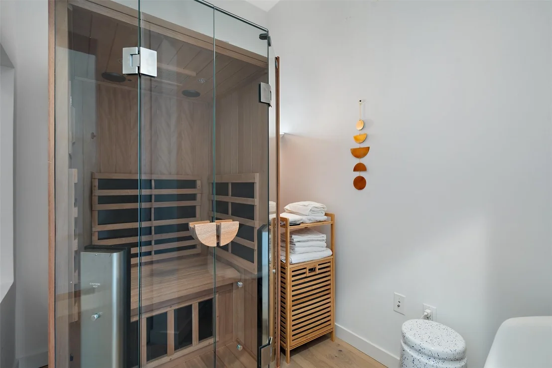Photo of Unit 537 at 800 Embassy DR