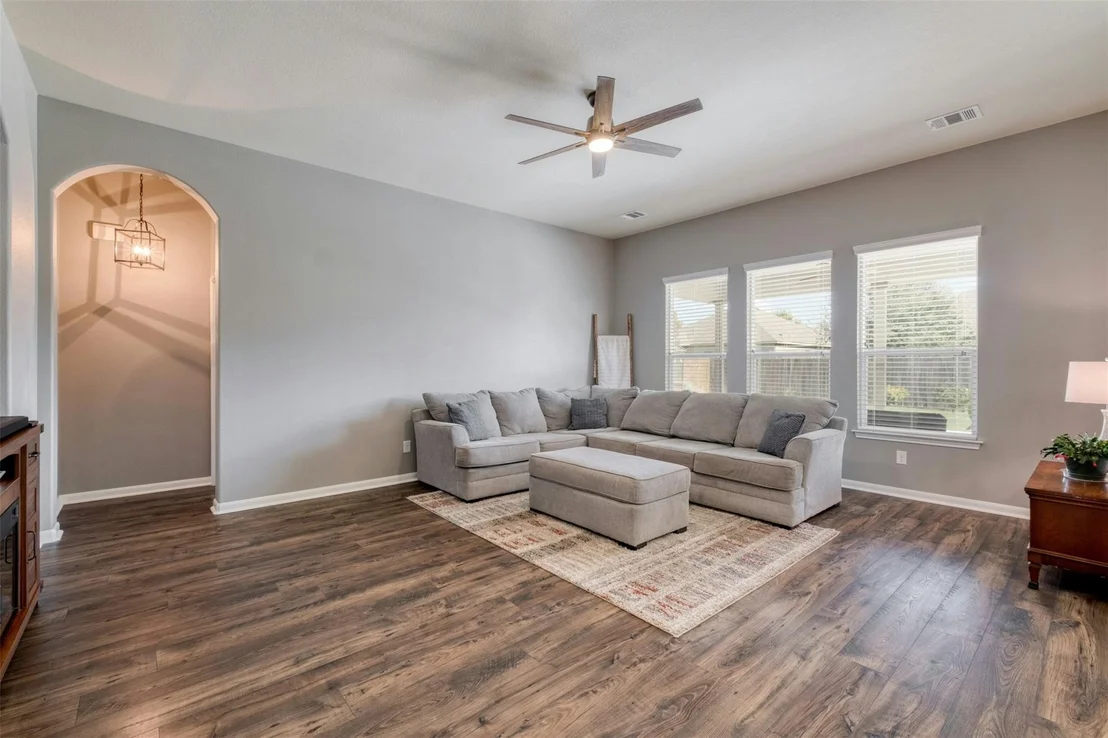 Photo of 213 Hendelson LN