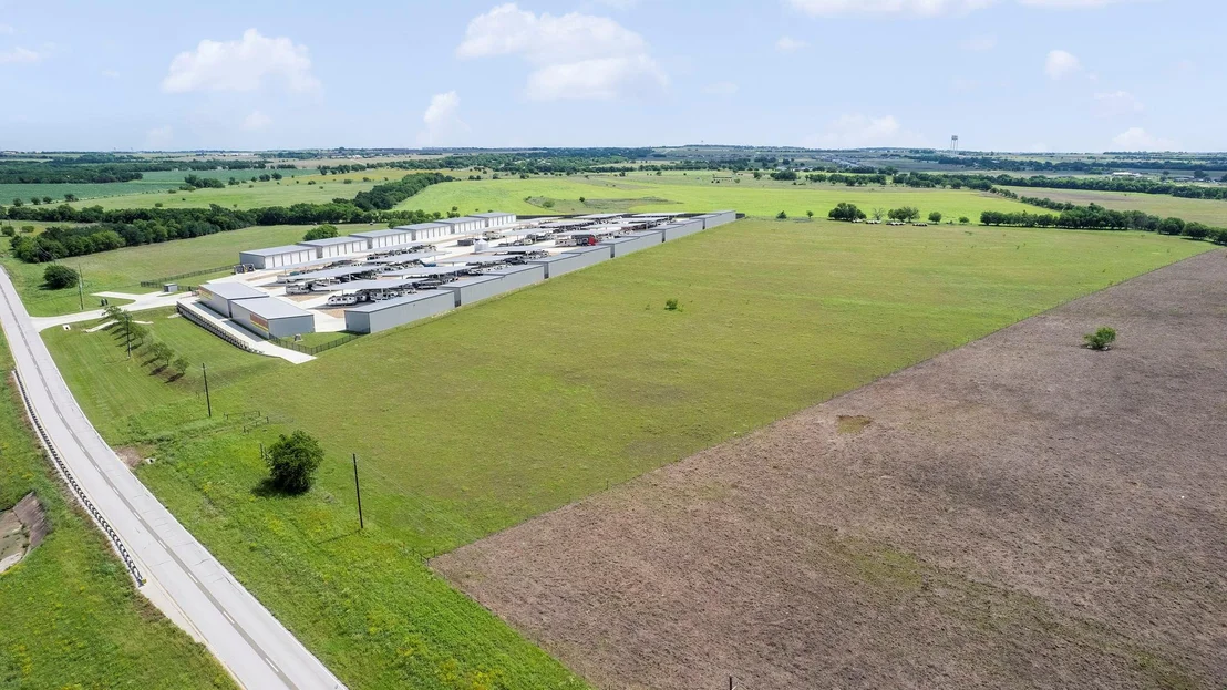 Photo of 6100 N Interstate 35 - 7 Acres