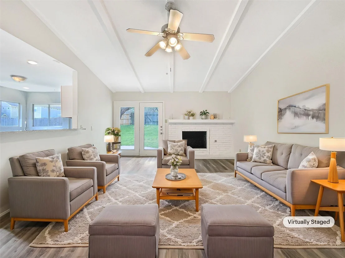 Photo of 3105 Lakeside DR
