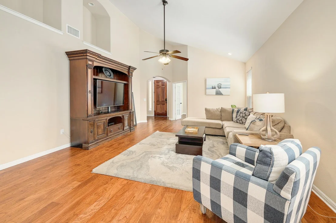 Photo of 16213 Cantania CV