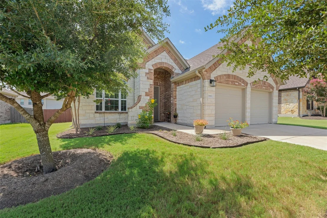 Photo of 21412 Merveil DR