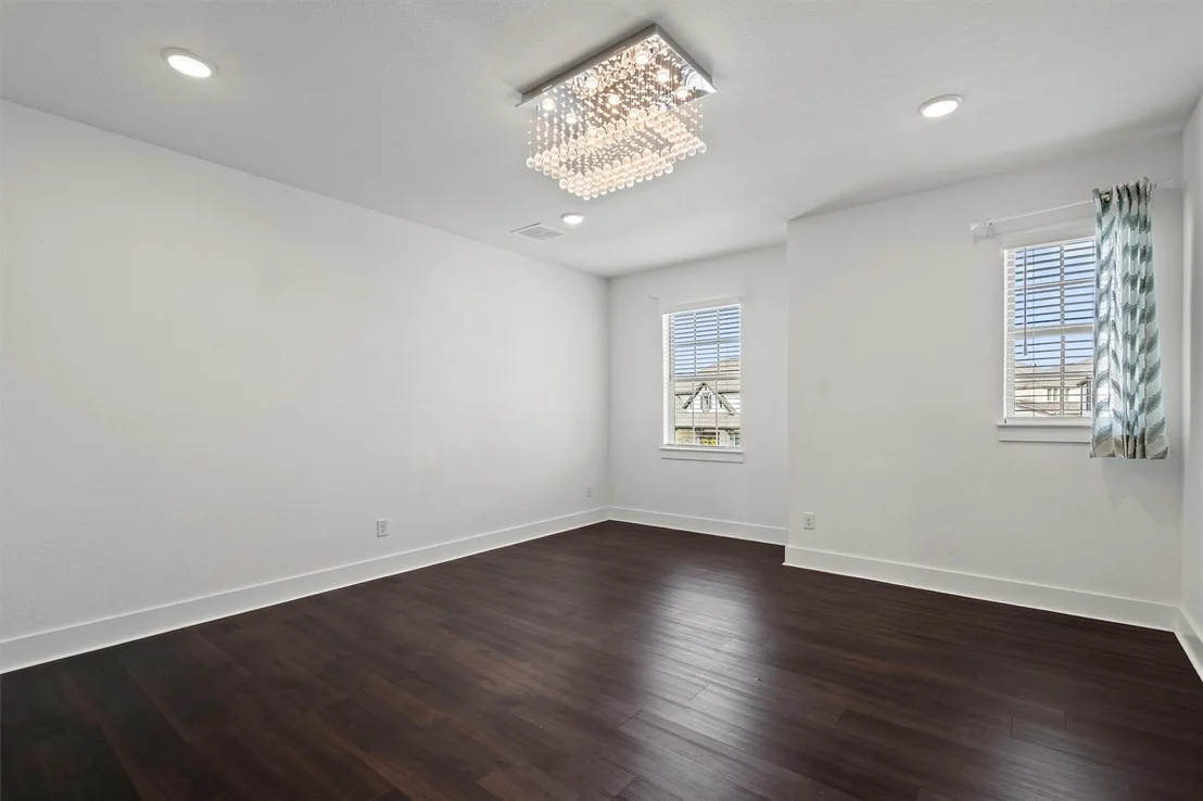 Photo of 4909 Risana BND