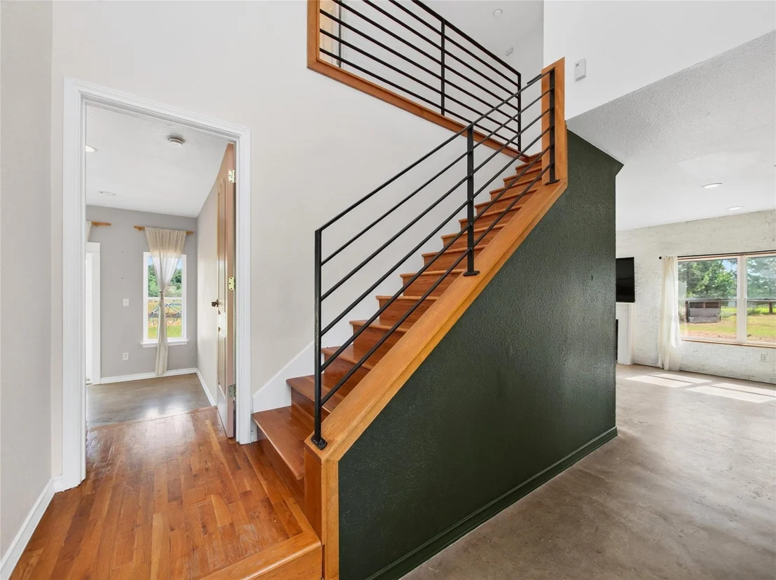 Photo of 245 Country LN