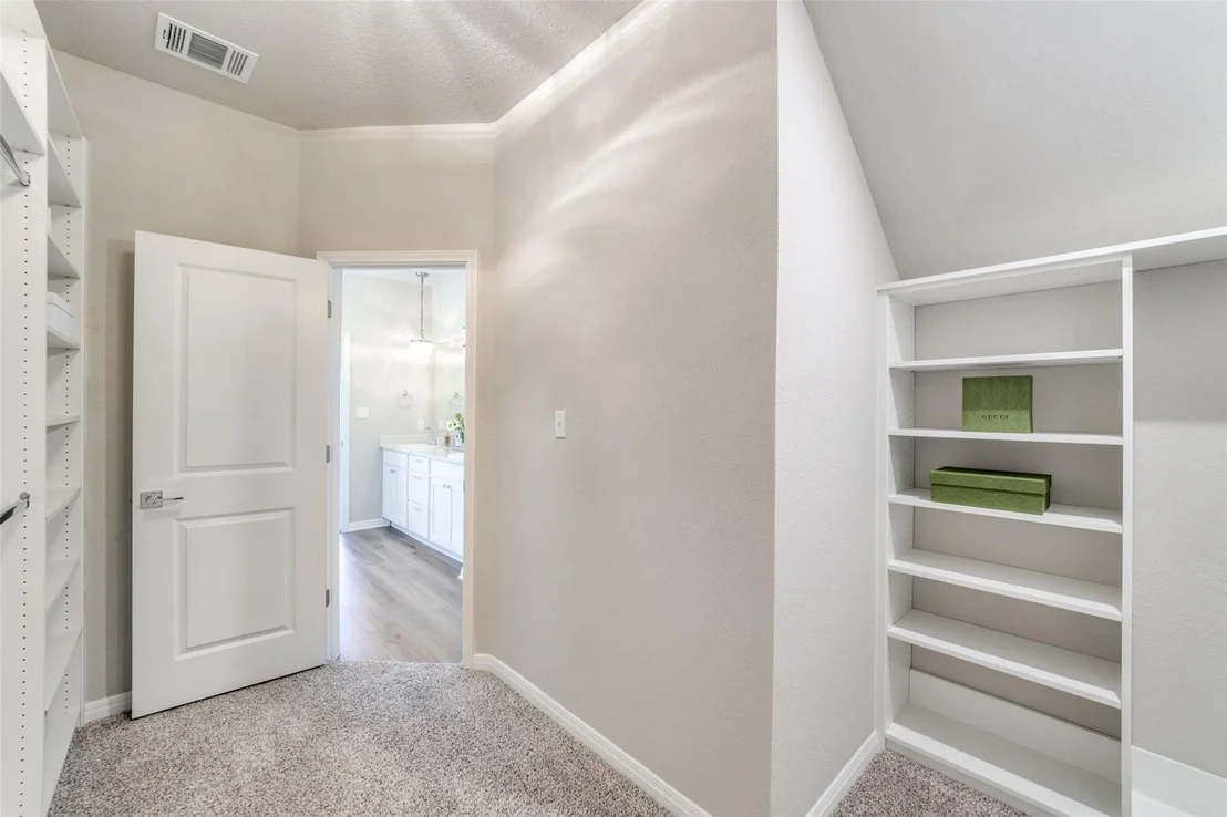 Photo of 920 View DR