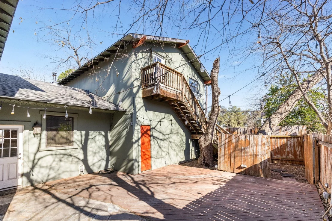 Photo of 2203 Lindell Ave
