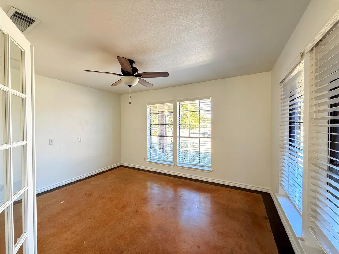 Photo of 2111 Chinaberry CIR