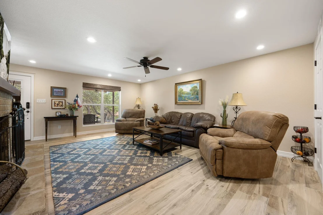 Photo of 1105 Edgewater DR