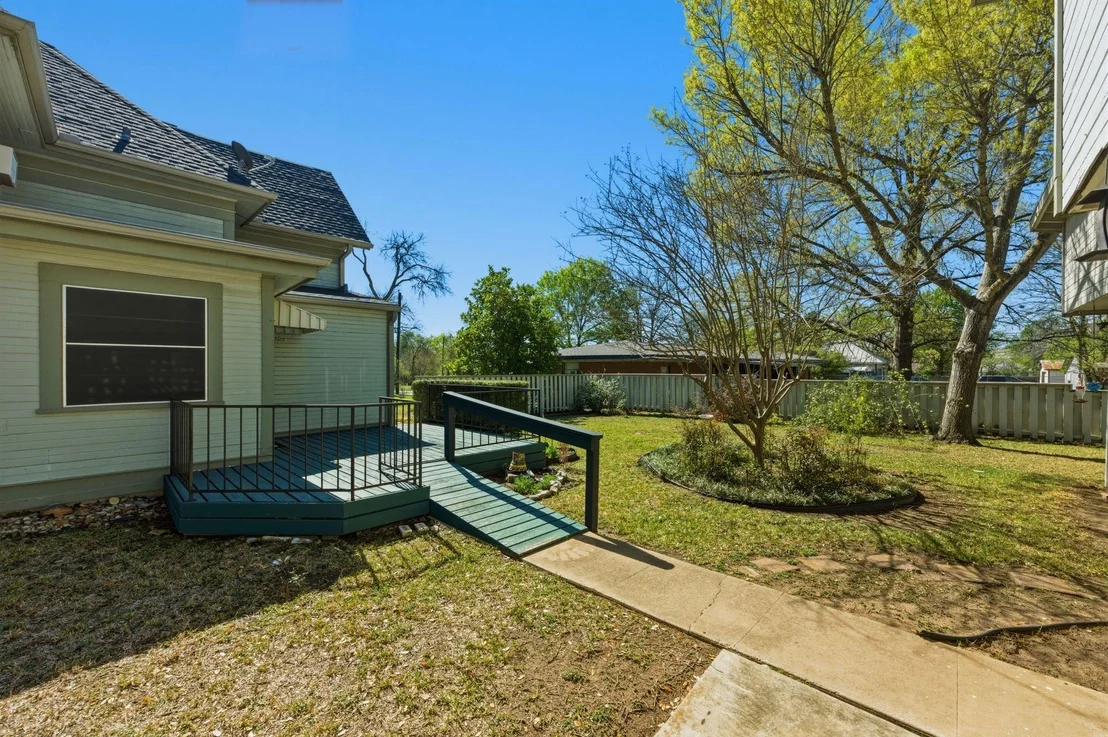 Photo of 100 W 11th ST