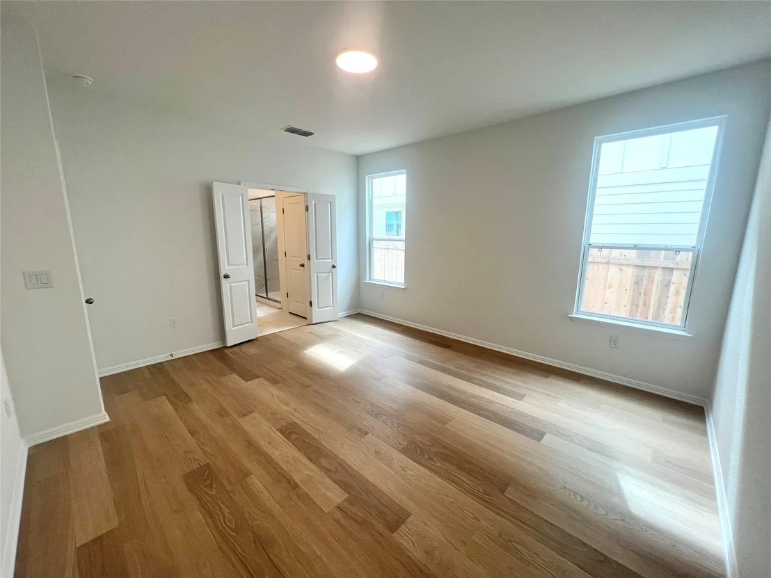 Photo of 343 Young ST