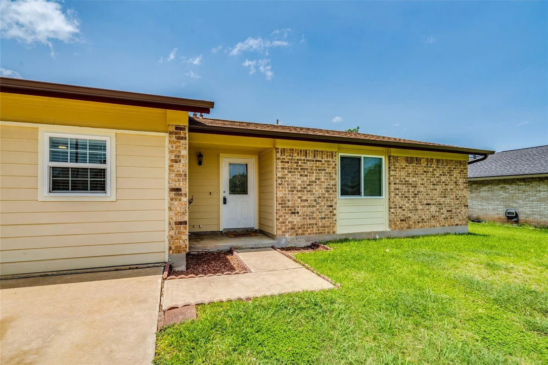 Photo of 2202 Silver Spur DR