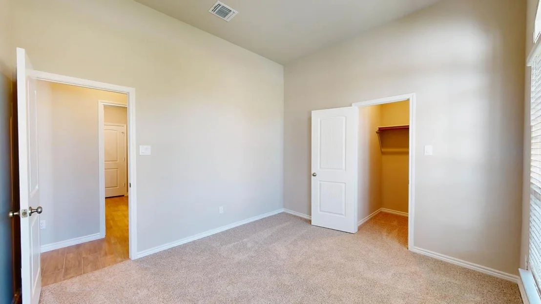 Photo of 616 Sydney BLVD