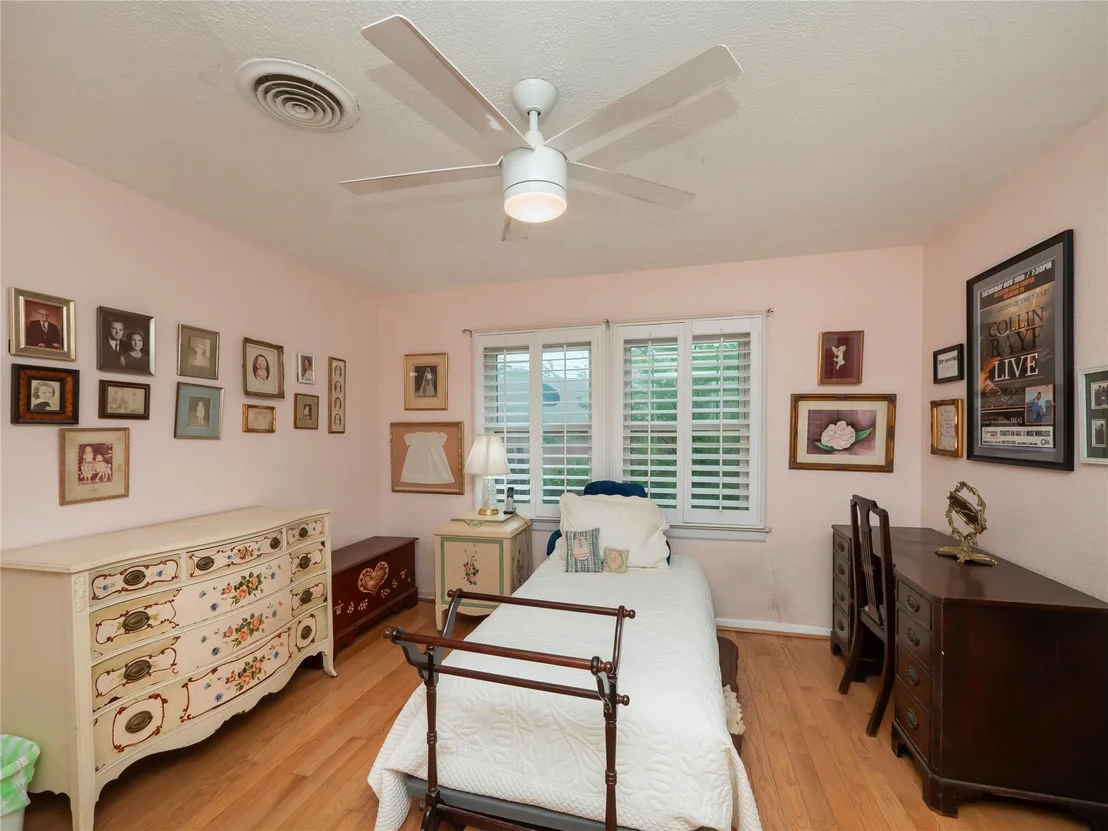 Photo of 700 Lewis DR